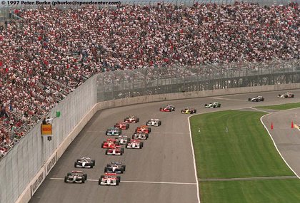 Die Grüne Flagge fällt. Der Start zum «Bosch Spark Plug Grand Prix» — Nazareth Speedway, 1997