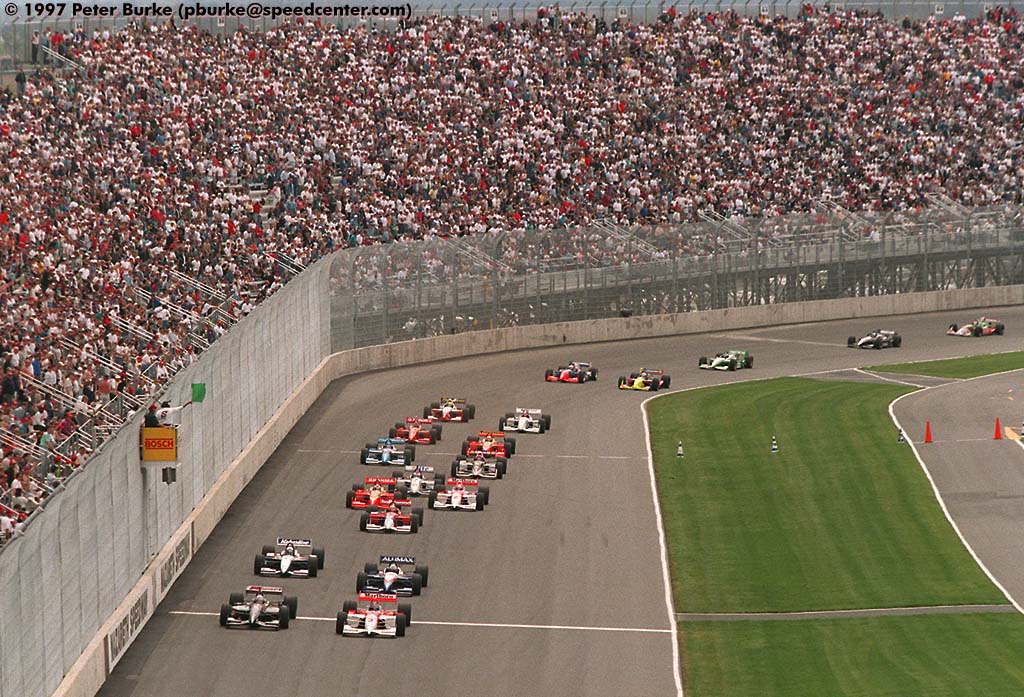 Die Grüne Flagge fällt. Der Start zum «Bosch Spark Plug Grand Prix» — Nazareth Speedway, 1997.