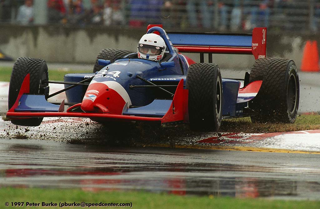 Christian Danner hatte bei seinen Champ Car-Starts oft mehr mit seinem Auto als mit seinen Konkurrenten zu kämpfen, wie hier in den Festival Curves &mdash; Portland International Raceway, 1997.