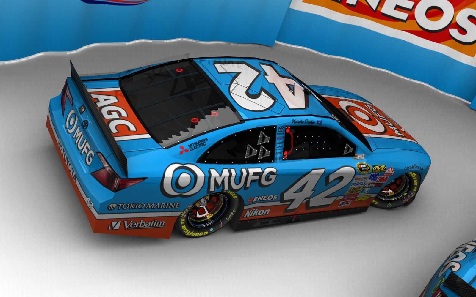 2025 Petty Enterprises, #242, Natalie Decker, Toyota Camry XV50, Goodyear Eagle, MUFG Bank (Blick von hinten, rechts, erhöht)
